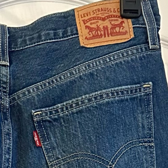 Levi’s Low Pro Women’s Jeans – Dark Wash Straight Leg - Picture 1 of 3